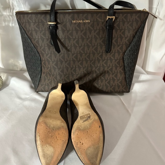 Michael Kors Caroline tote and shoes!$300 for both. Match perfectly!Shoes size 7 - Picture 4 of 5